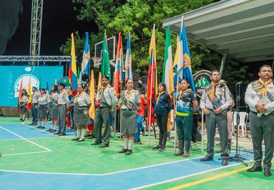 Jóvenes de la Asociación Central participando en actividades del Ministerio Juvenil